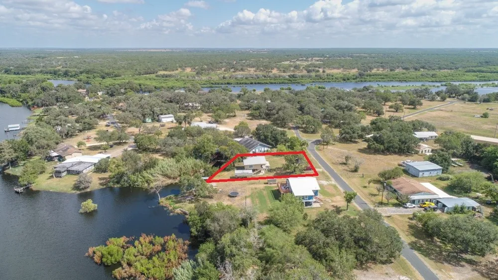 167 Buckeye Knoll Road George West, TX 78022