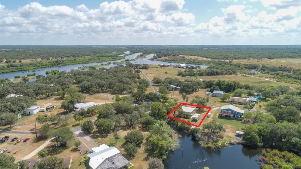 167 Buckeye Knoll Road George West, TX 78022