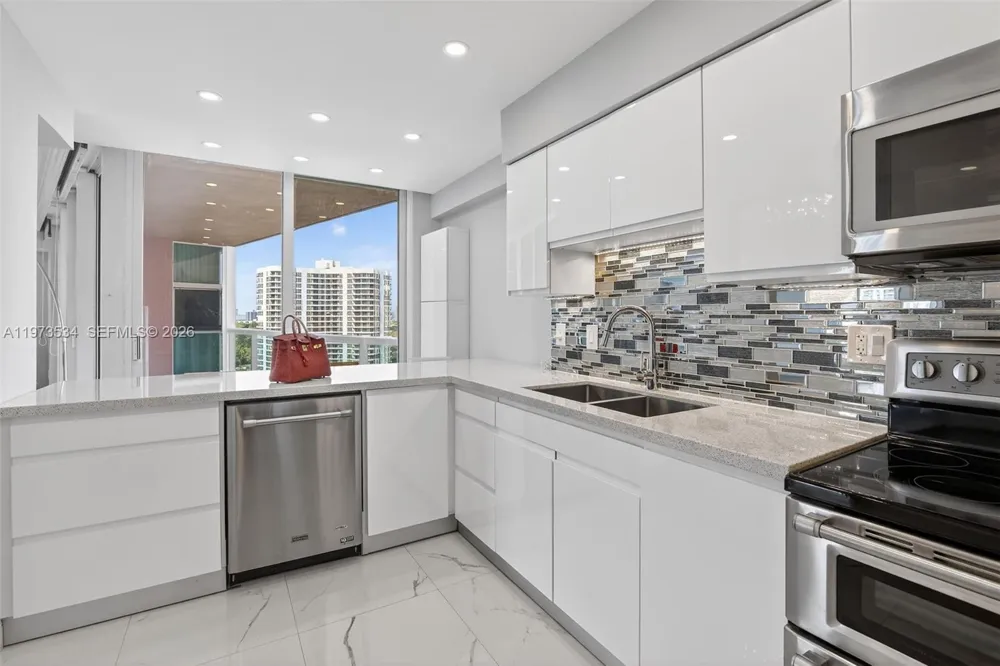 3370 Hidden Bay Dr #1501 Aventura, FL 33180