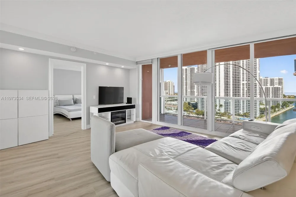 3370 Hidden Bay Dr #1501 Aventura, FL 33180