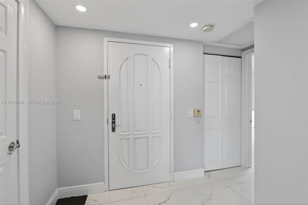 3370 Hidden Bay Dr #1501 Aventura, FL 33180