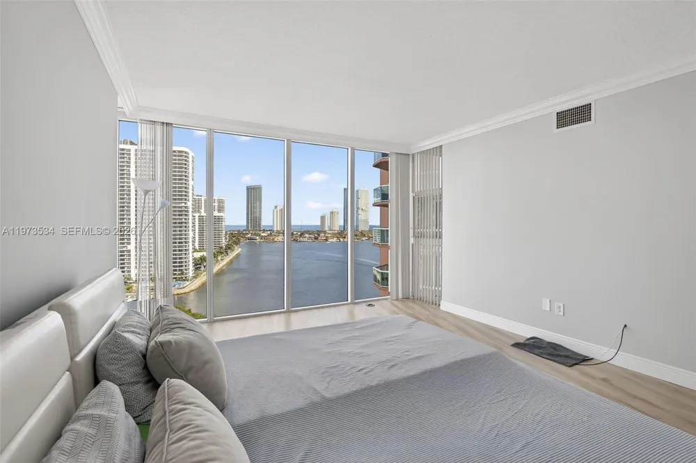 3370 Hidden Bay Dr #1501 Aventura, FL 33180