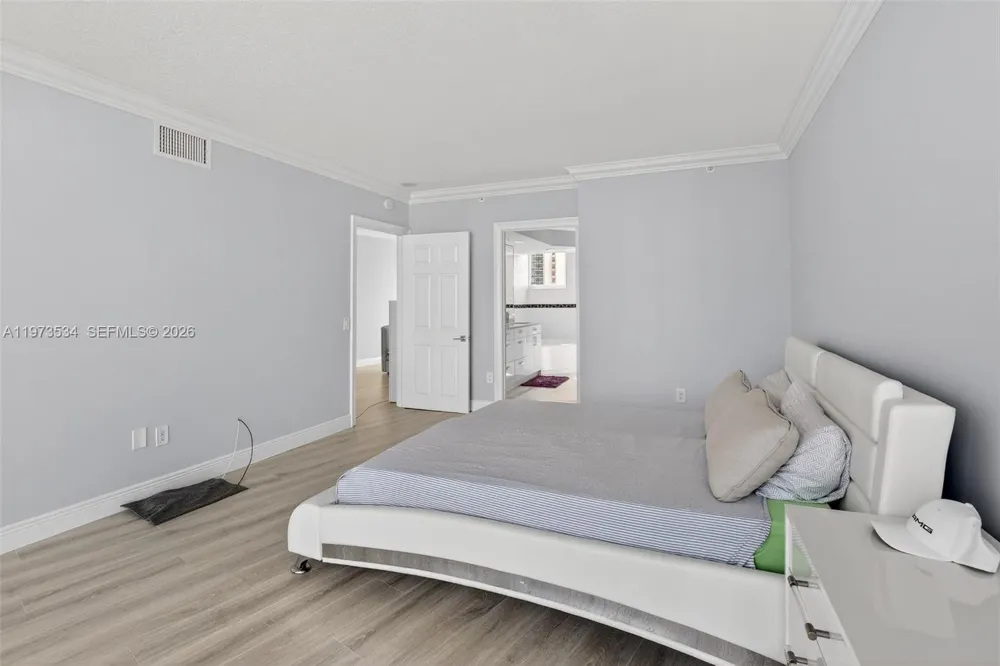 3370 Hidden Bay Dr #1501 Aventura, FL 33180