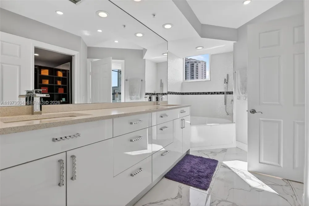 3370 Hidden Bay Dr #1501 Aventura, FL 33180