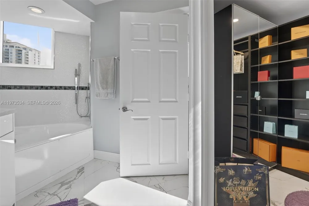 3370 Hidden Bay Dr #1501 Aventura, FL 33180
