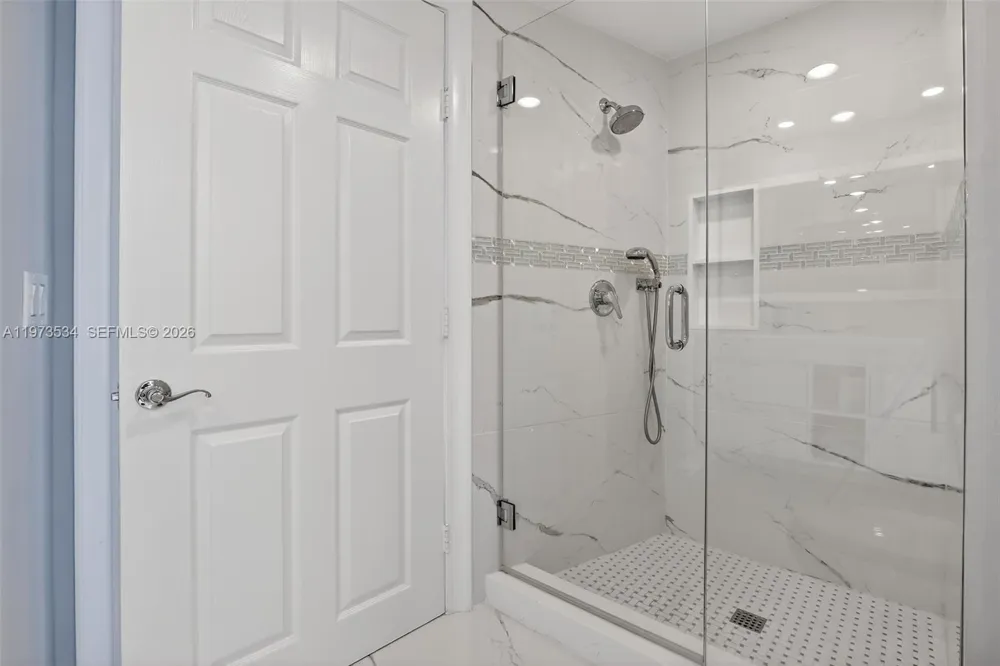 3370 Hidden Bay Dr #1501 Aventura, FL 33180