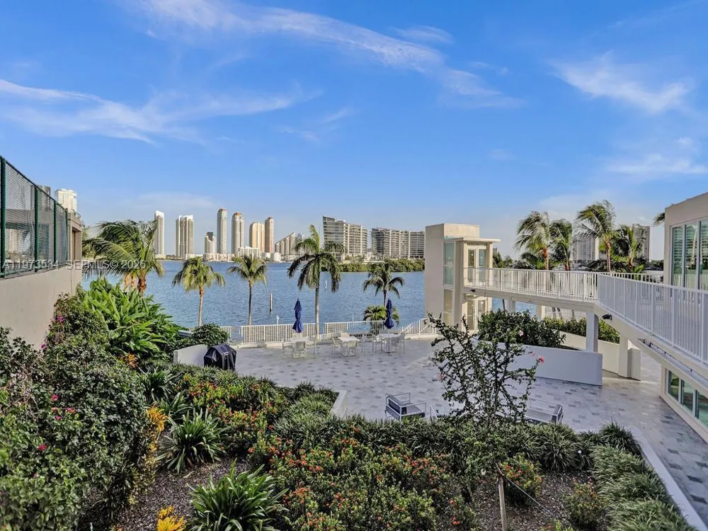 3370 Hidden Bay Dr #1501 Aventura, FL 33180