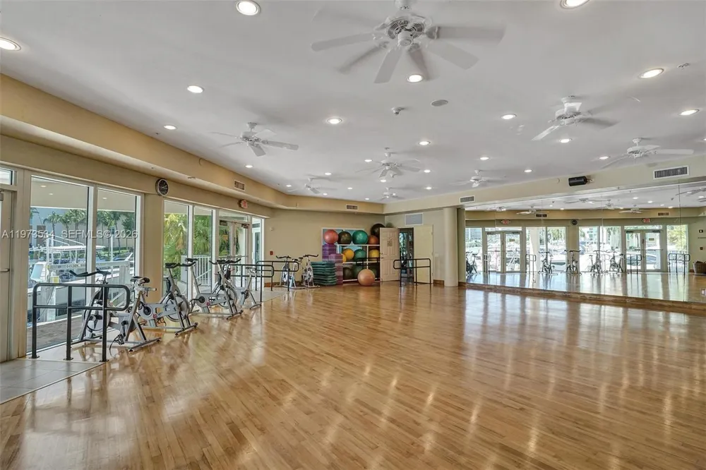 3370 Hidden Bay Dr #1501 Aventura, FL 33180