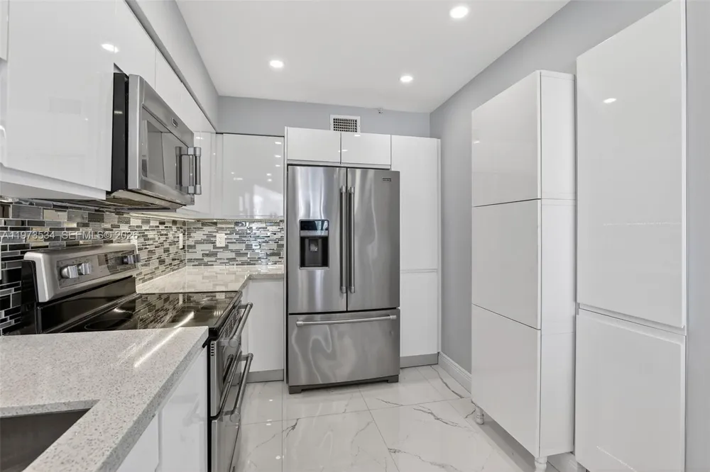 3370 Hidden Bay Dr #1501 Aventura, FL 33180