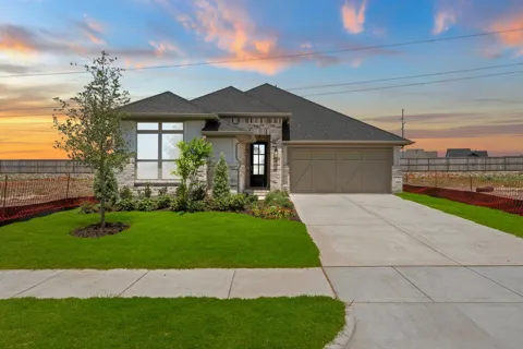914 Goldenwave Trail