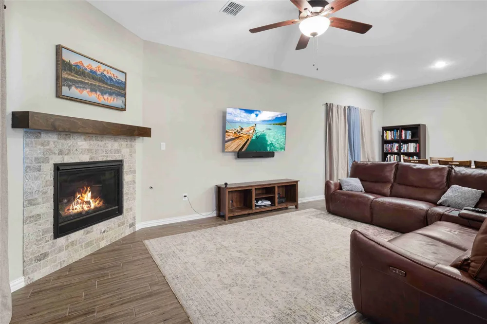 9401 Trailway Dr Little Elm, TX 75068