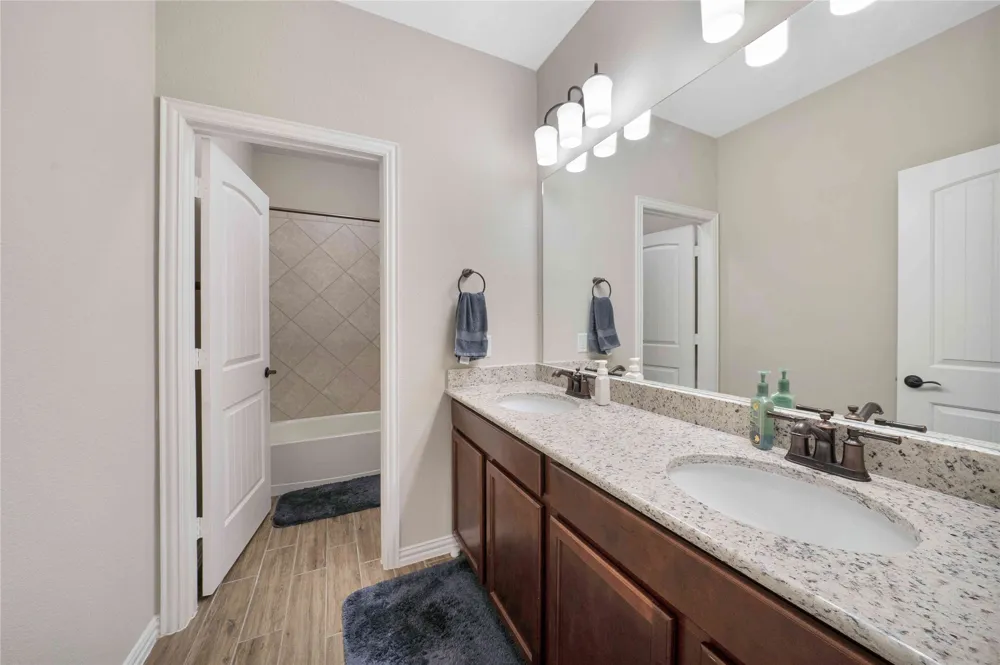 9401 Trailway Dr Little Elm, TX 75068