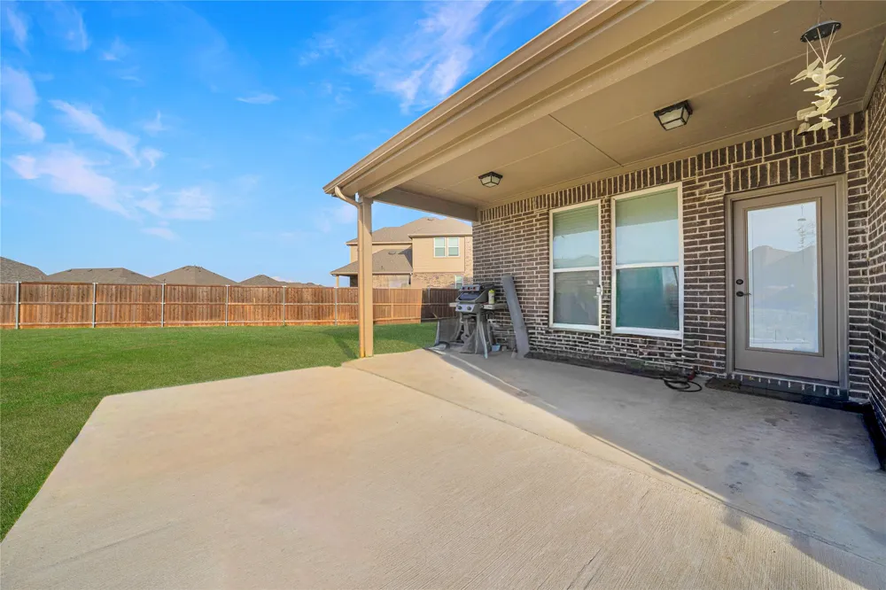 9401 Trailway Dr Little Elm, TX 75068