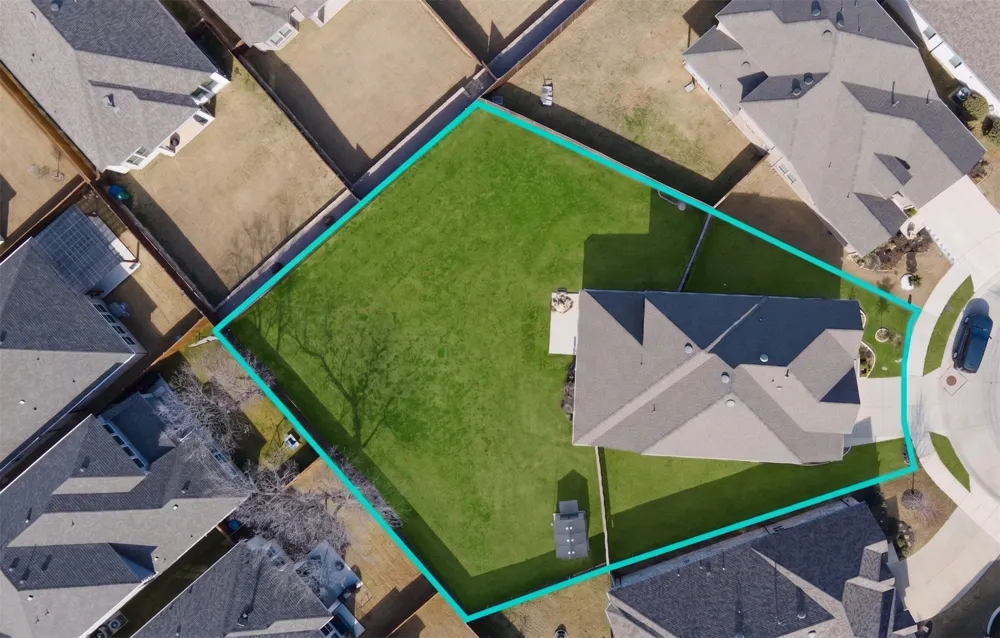 9401 Trailway Dr Little Elm, TX 75068
