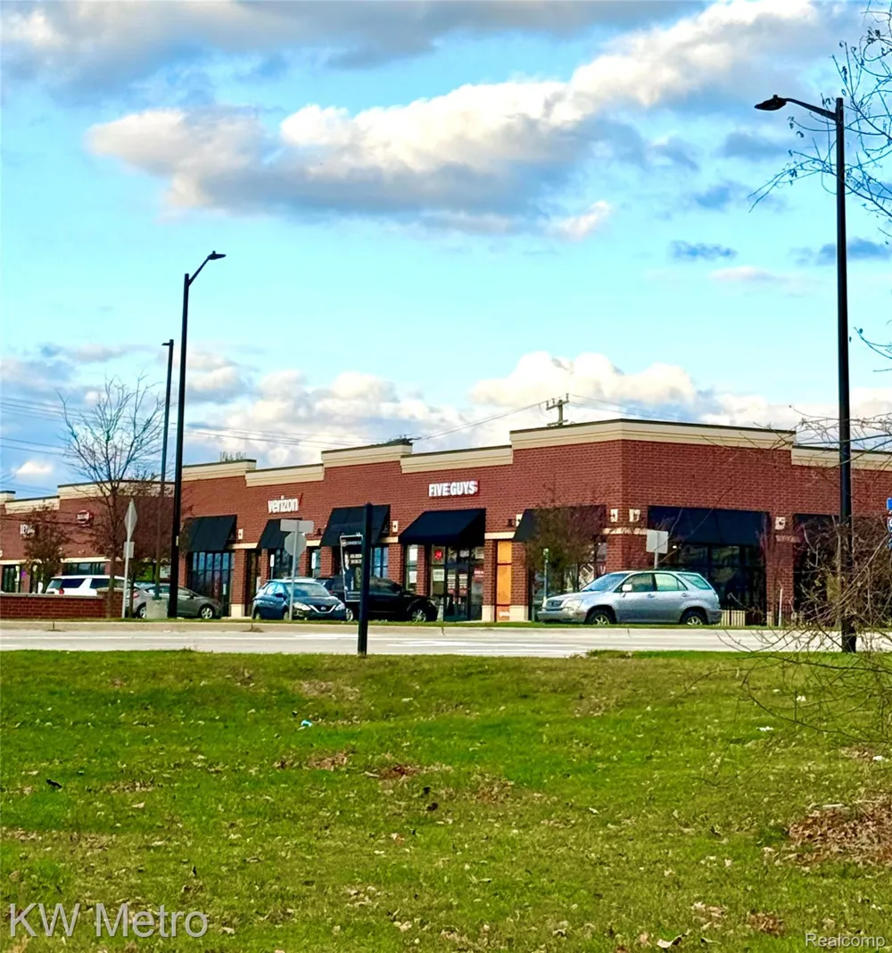 12 Novi Rd Novi City, MI 48375
