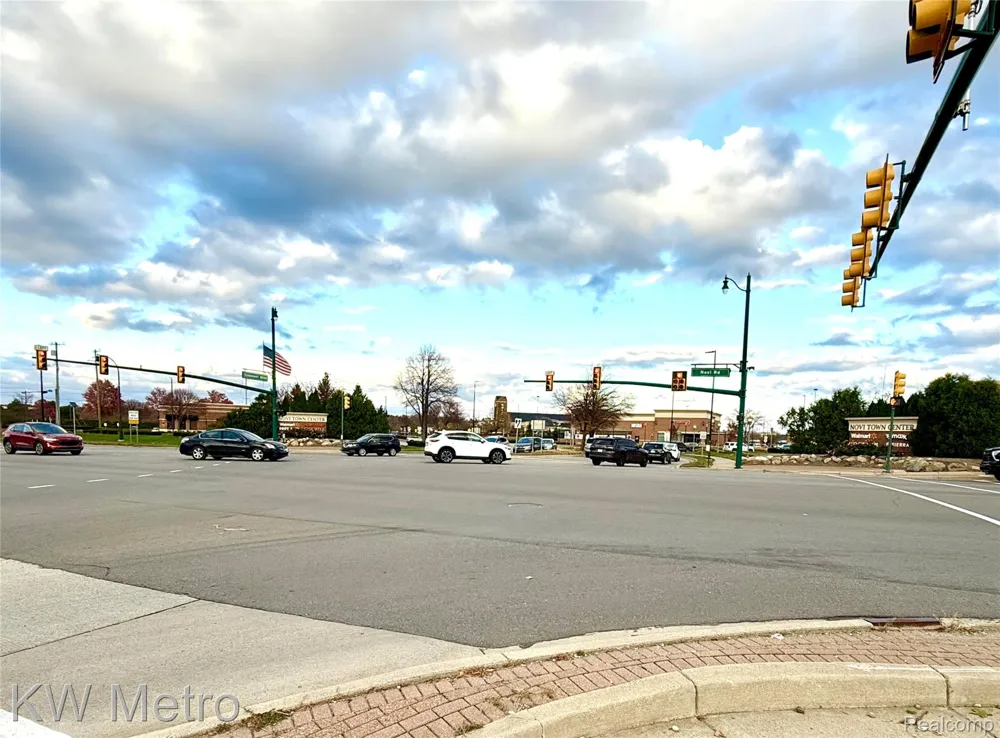 12 Novi Rd Novi City, MI 48375