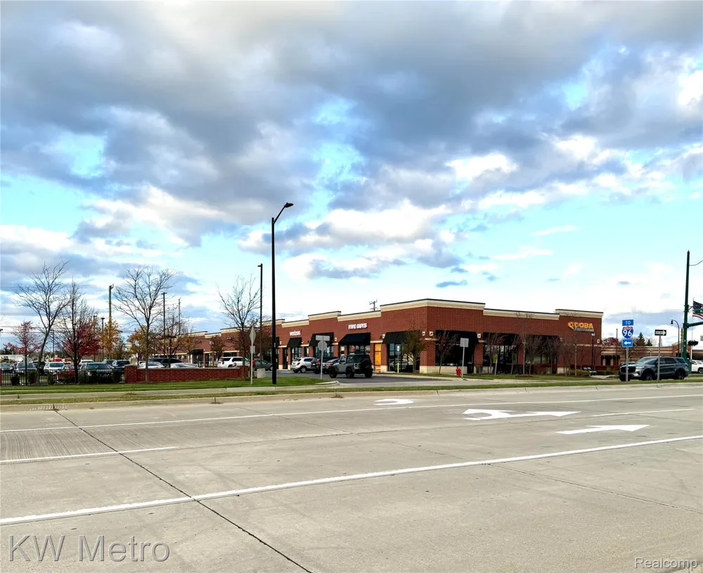 12 Novi Rd Novi City, MI 48375