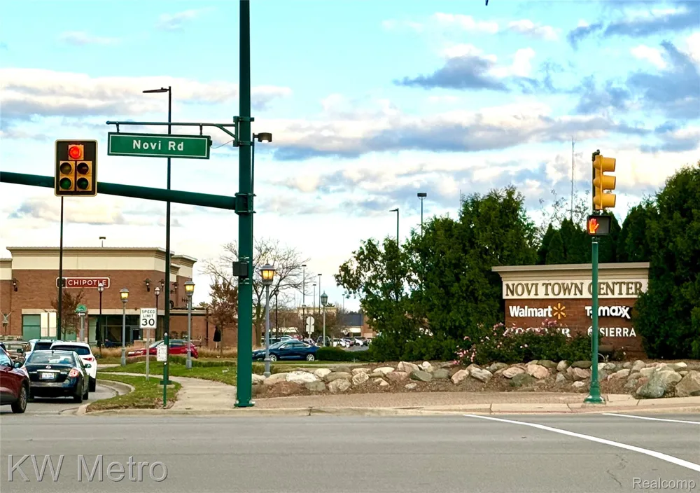 12 Novi Rd Novi City, MI 48375