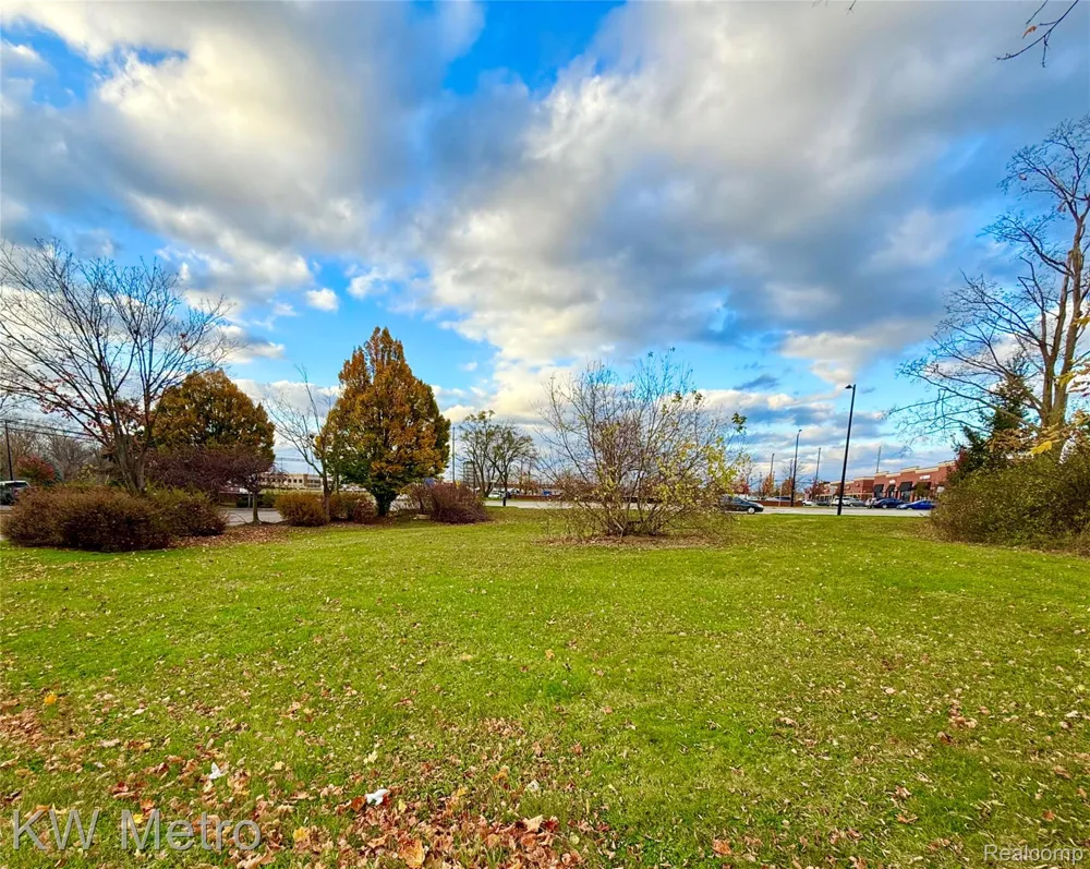 12 Novi Rd Novi City, MI 48375