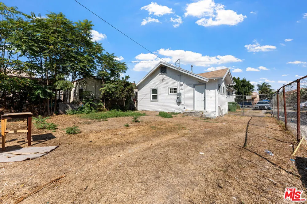 854 W 64th Street Los Angeles, CA 90044