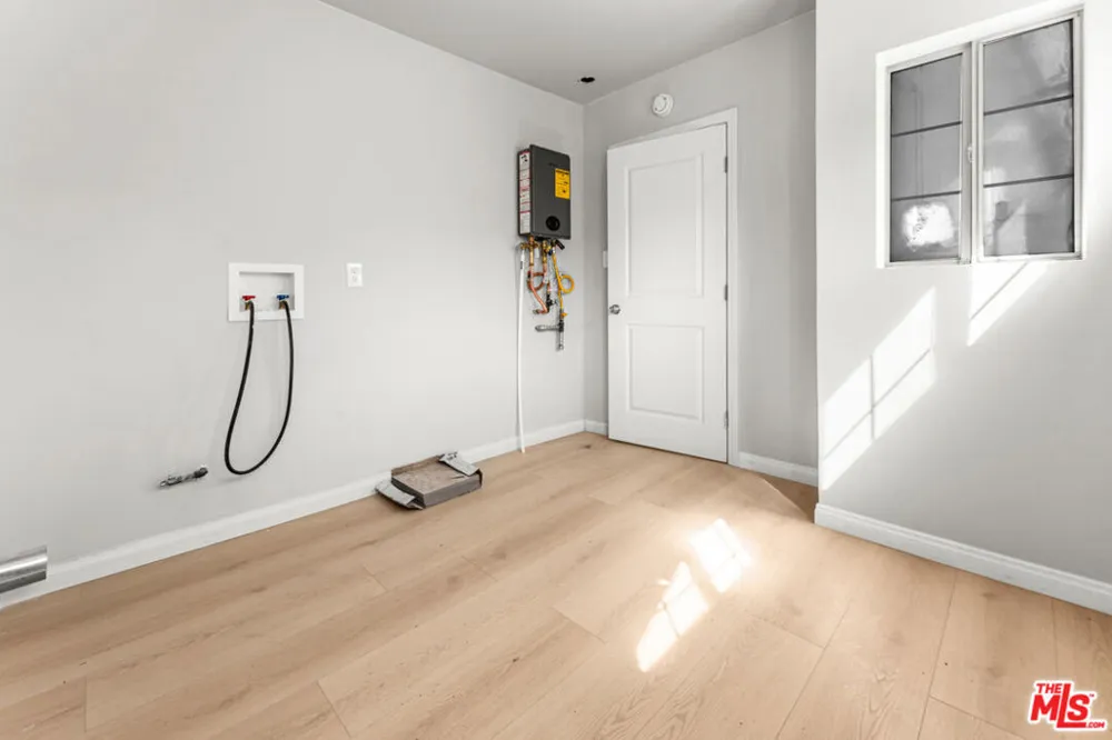 854 W 64th Street Los Angeles, CA 90044