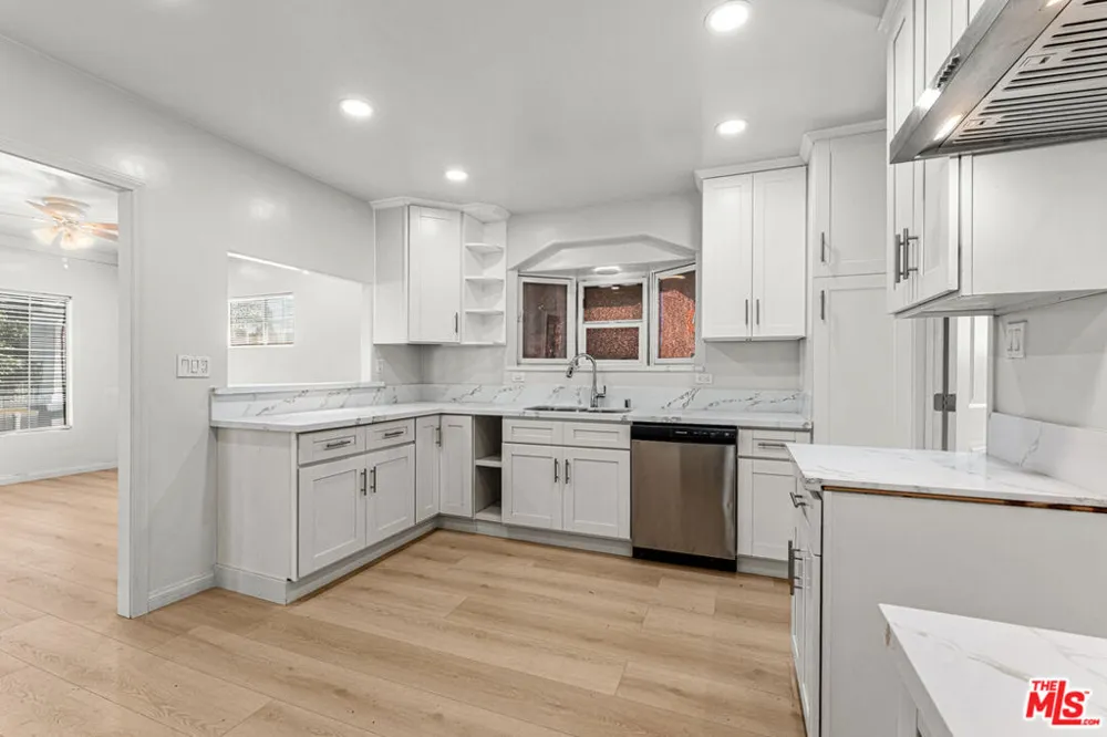 854 W 64th Street Los Angeles, CA 90044