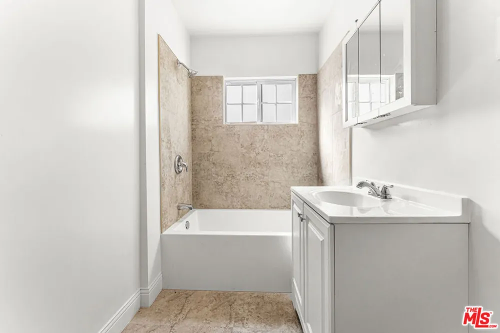 854 W 64th Street Los Angeles, CA 90044