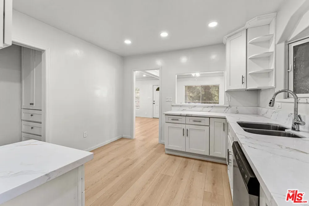 854 W 64th Street Los Angeles, CA 90044