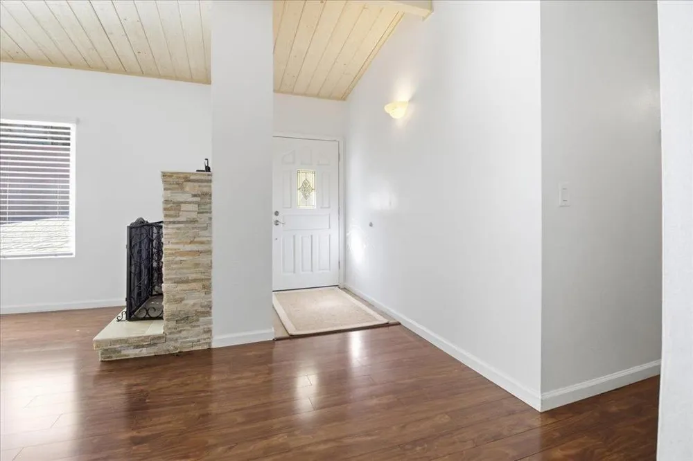 17 Los Encinos Drive Del Rey Oaks, CA 93940