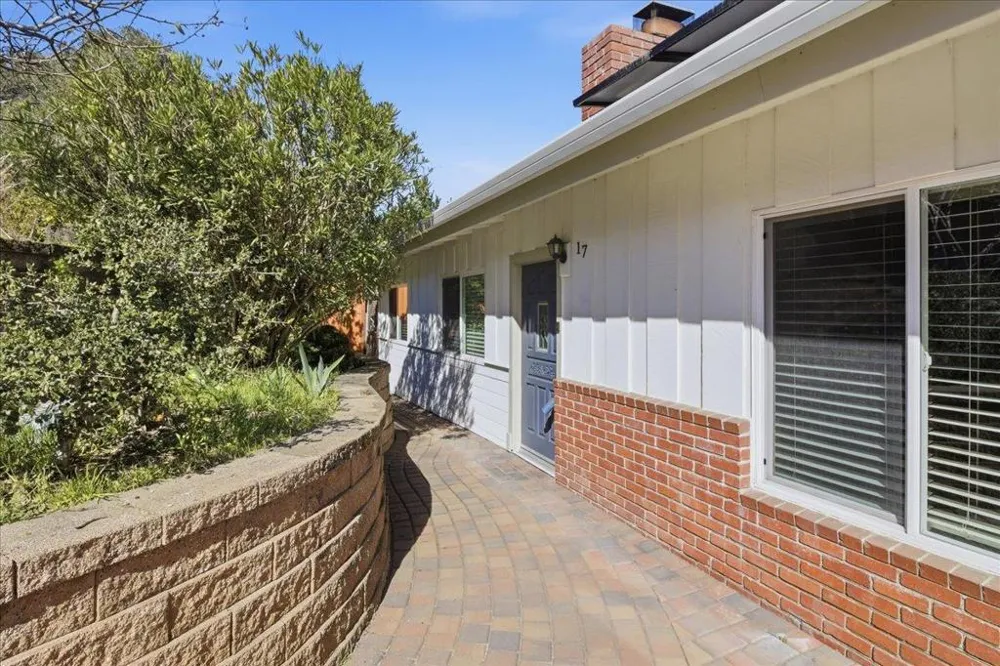 17 Los Encinos Drive Del Rey Oaks, CA 93940