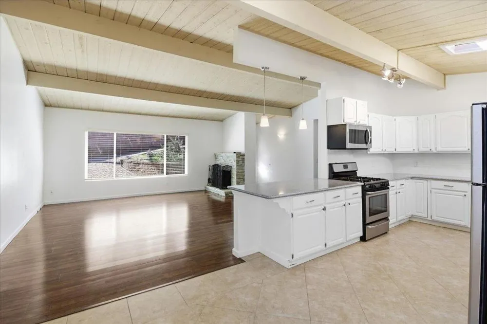 17 Los Encinos Drive Del Rey Oaks, CA 93940
