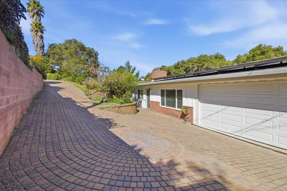 17 Los Encinos Drive Del Rey Oaks, CA 93940