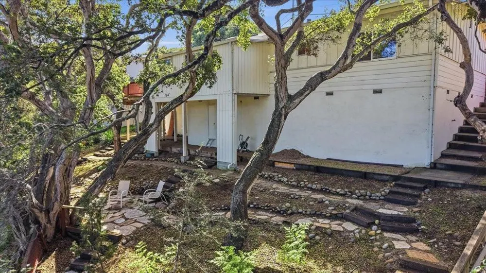 17 Los Encinos Drive Del Rey Oaks, CA 93940