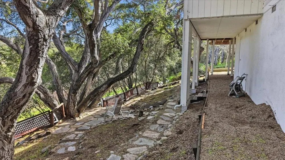 17 Los Encinos Drive Del Rey Oaks, CA 93940
