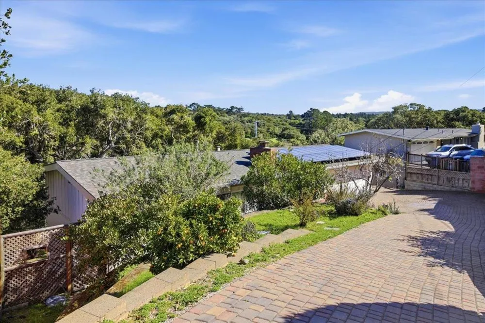 17 Los Encinos Drive Del Rey Oaks, CA 93940