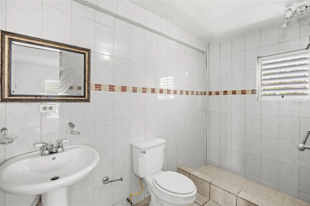39 COMM PLAYA GUAYANES Yabucoa, PR 00767