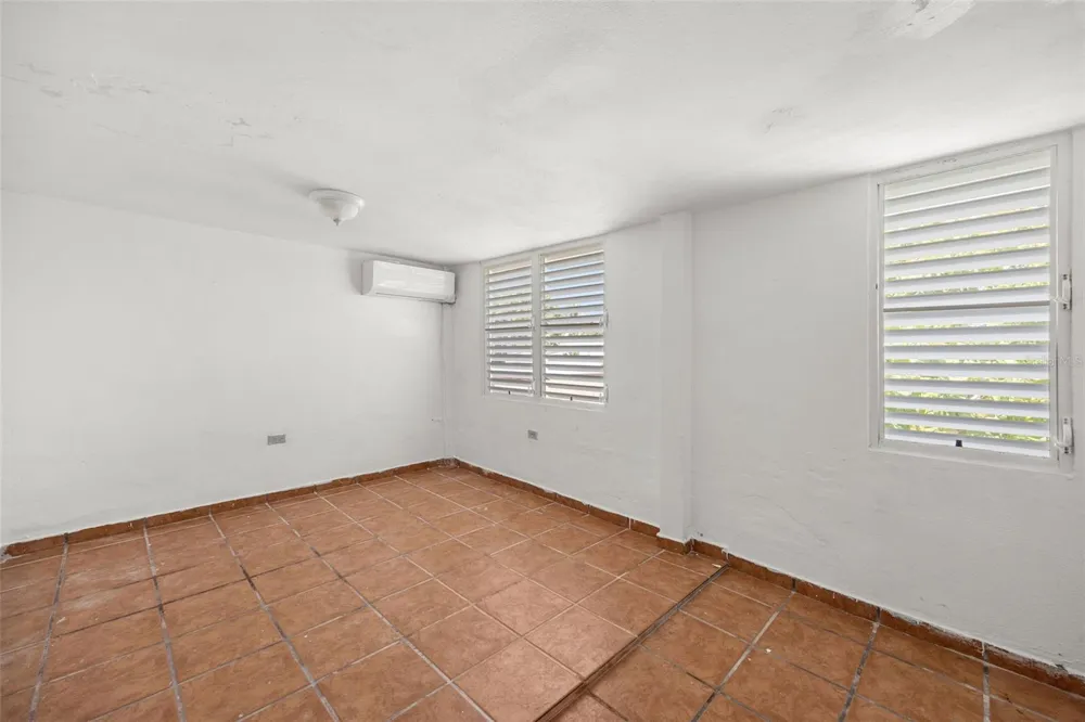 39 COMM PLAYA GUAYANES Yabucoa, PR 00767