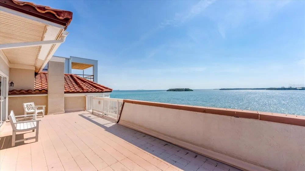 120 SANDS POINT DRIVE Tierra Verde, FL 33715