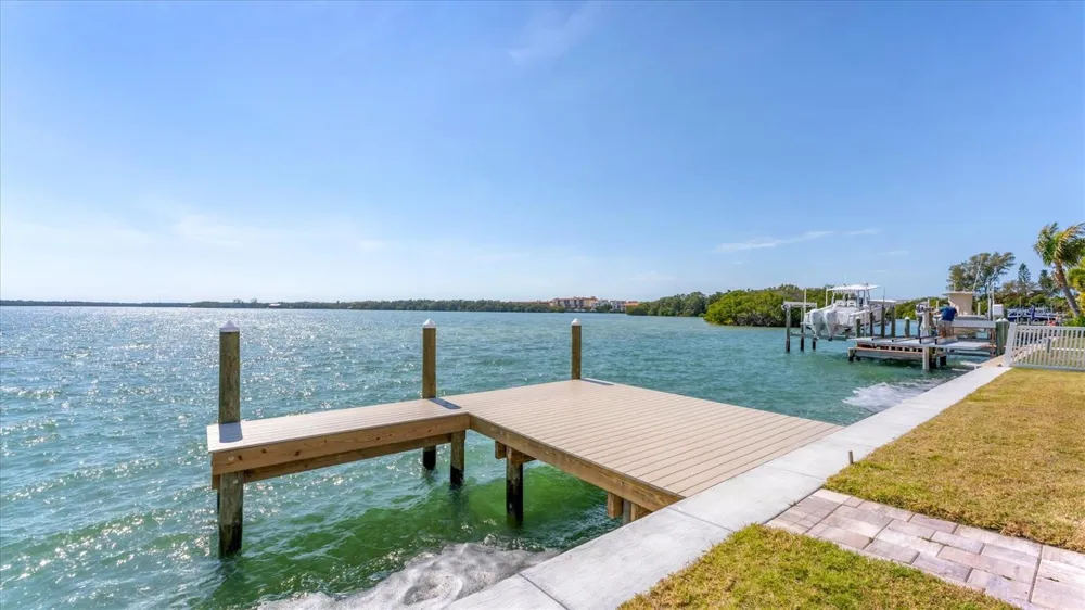 120 SANDS POINT DRIVE Tierra Verde, FL 33715