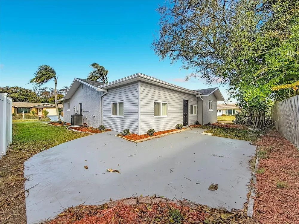 819 HELMSMAN WAY Palm Harbor, FL 34685