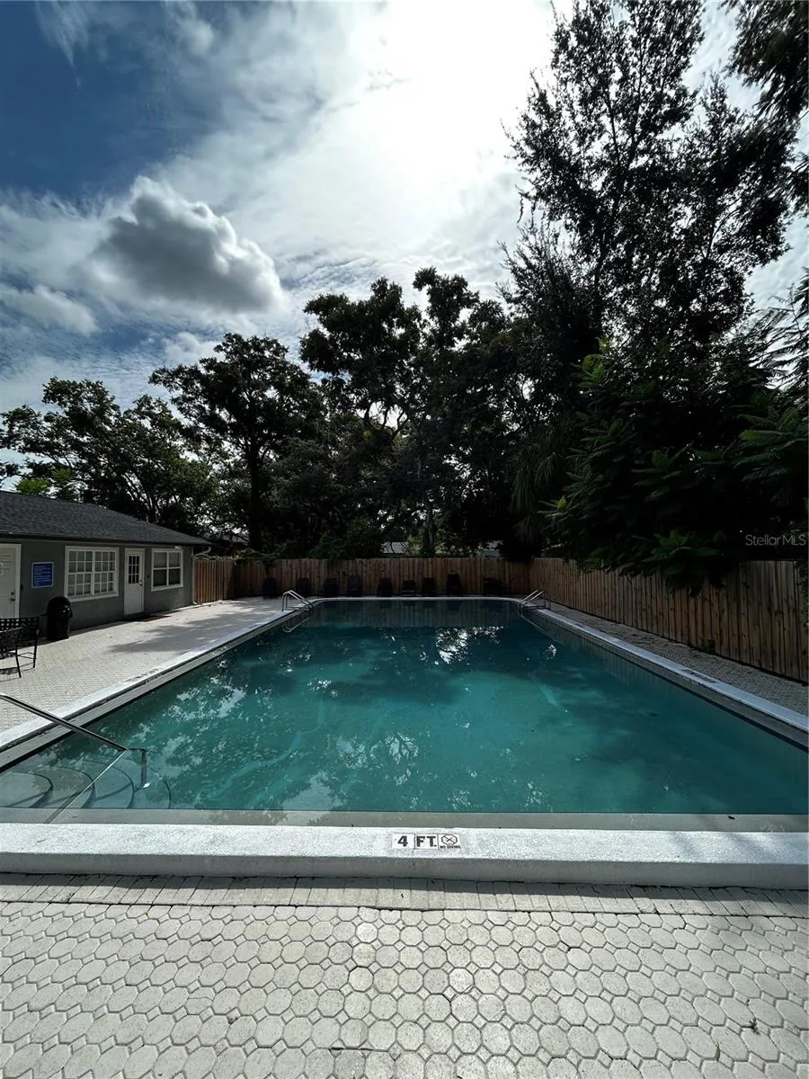 201 PINE VIOLET COURT #201 Tampa, FL 33612