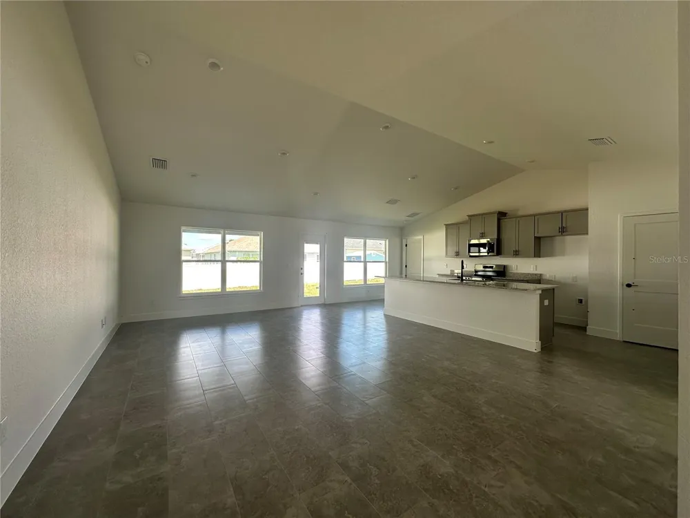 12605 NE 48TH STREET Oxford, FL 34484