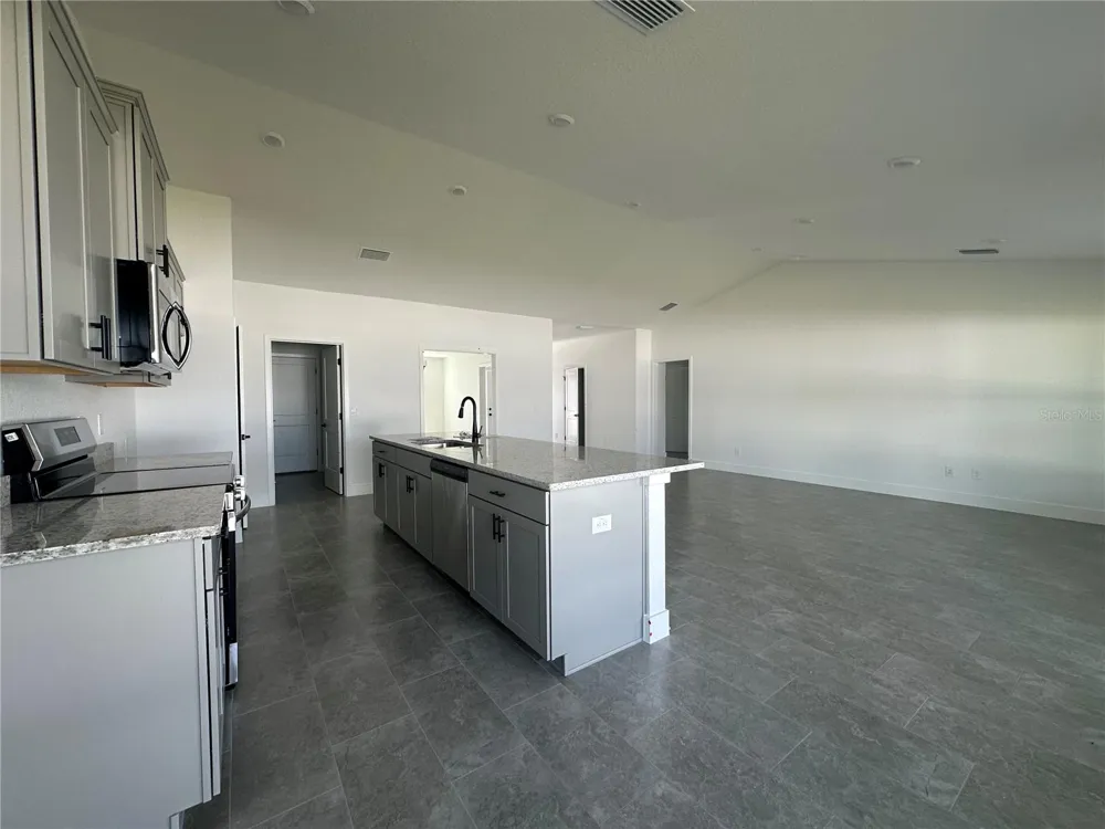 12605 NE 48TH STREET Oxford, FL 34484