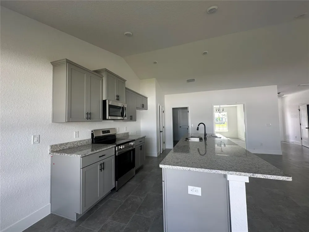12605 NE 48TH STREET Oxford, FL 34484