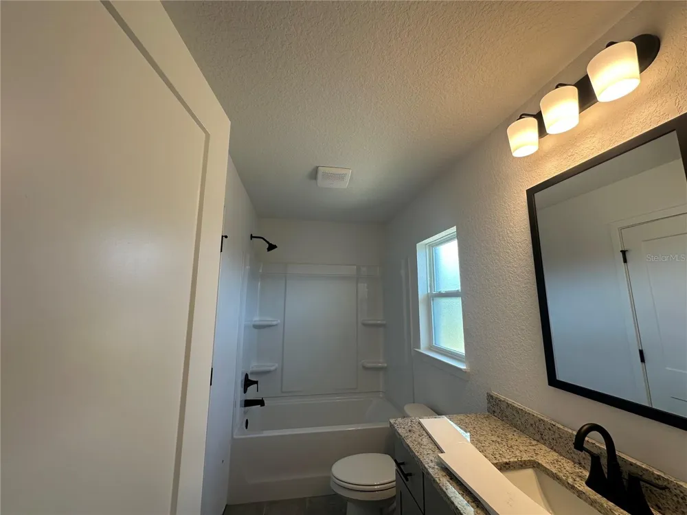 12605 NE 48TH STREET Oxford, FL 34484