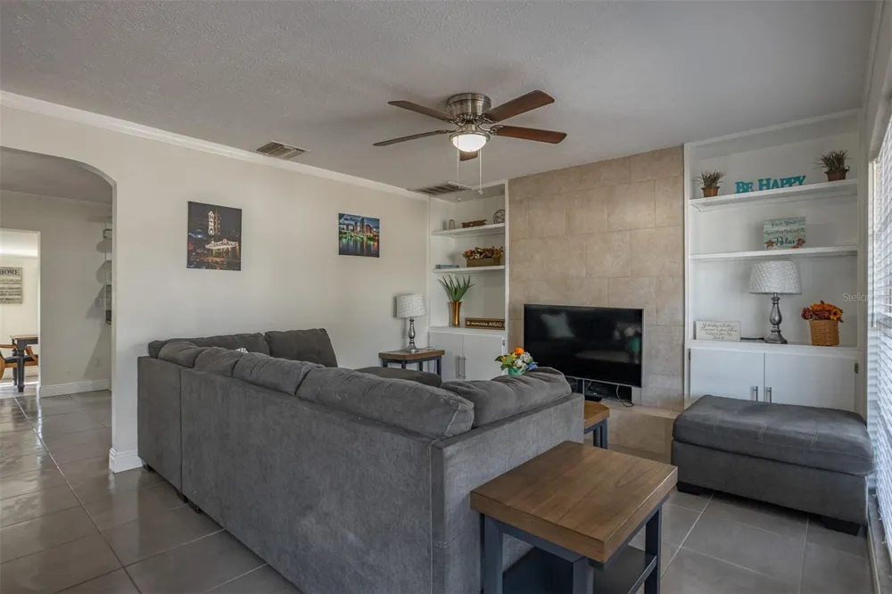 806 CHADSWORTH AVENUE Seffner, FL 33584