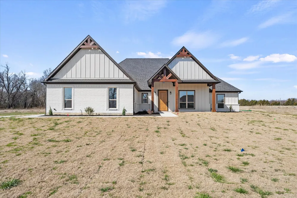 3186 County Road 1076 Celeste, TX 75423