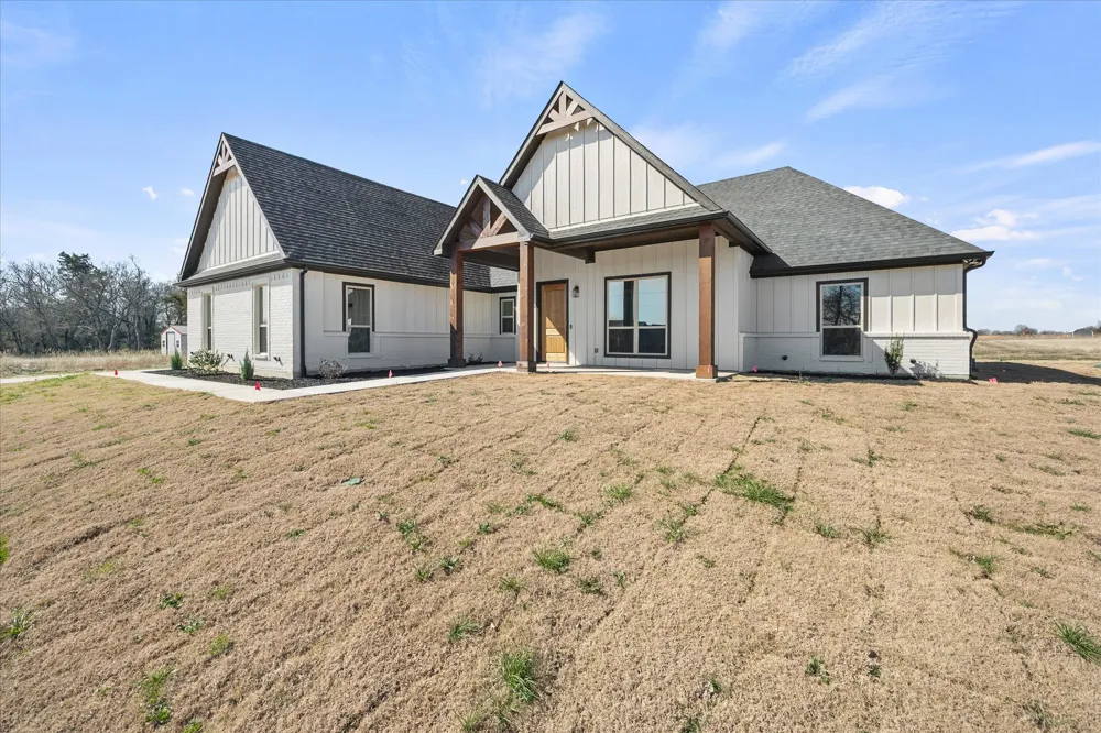 3186 County Road 1076 Celeste, TX 75423