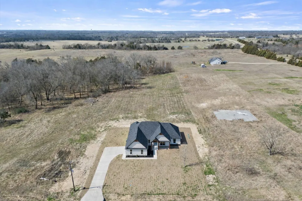 3186 County Road 1076 Celeste, TX 75423