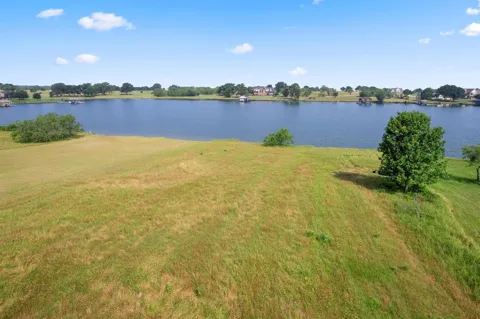 7049 Lake Vista Drive